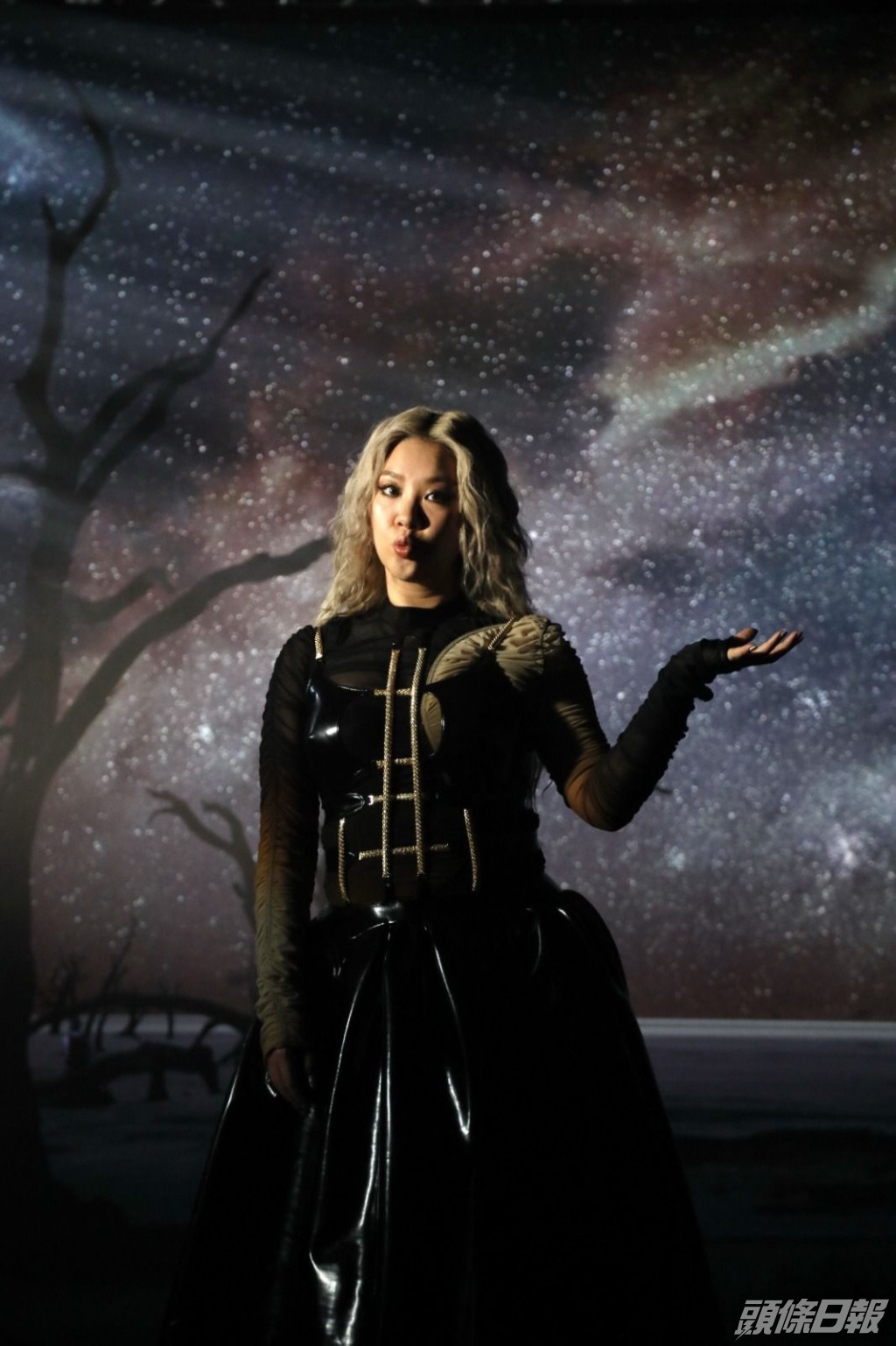 欣宜換上多個造型。